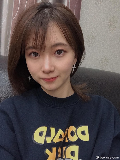 正在播放粉嫩学生妹